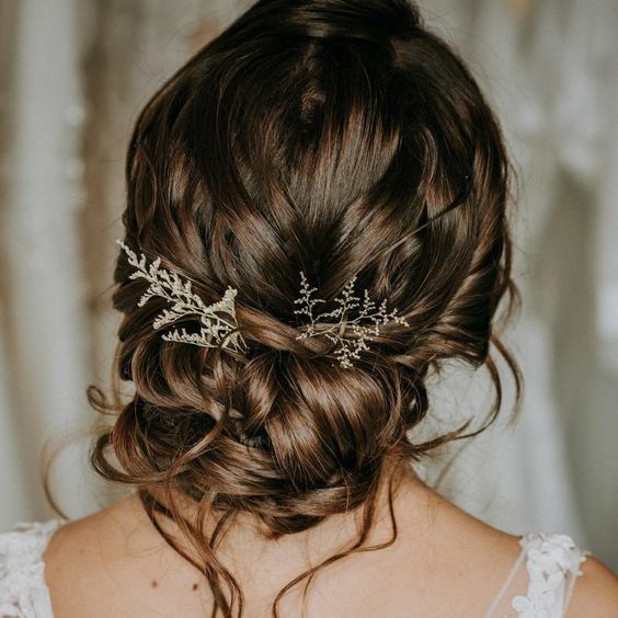 Simple and Unique Bridesmaid Bun Hairstyle